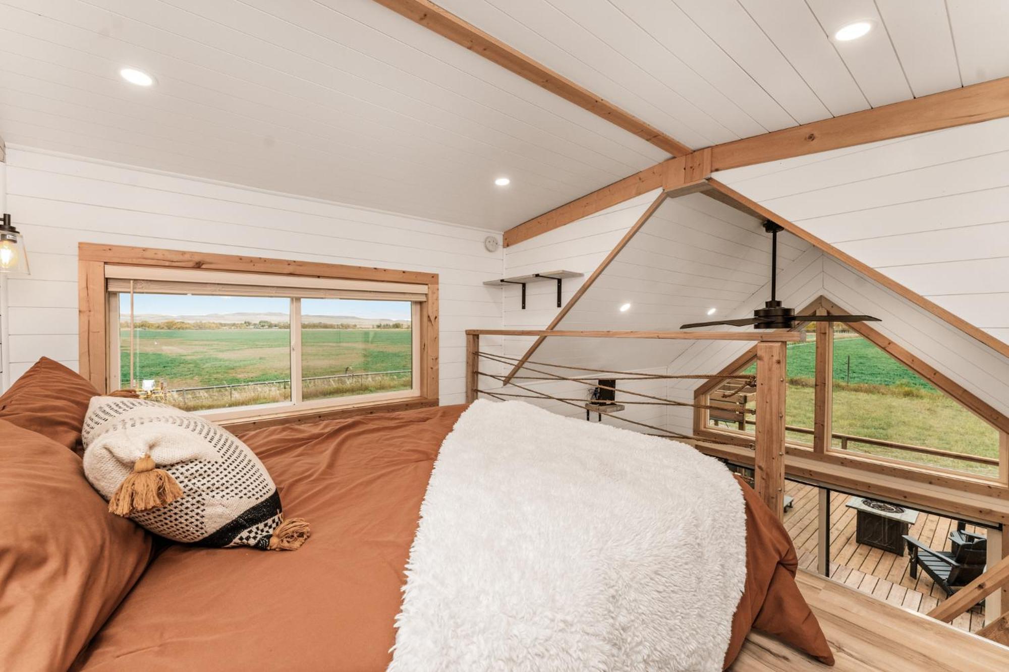 Modern Tiny Cabin, With Hot Tub In Choteau Mt Zewnętrze zdjęcie