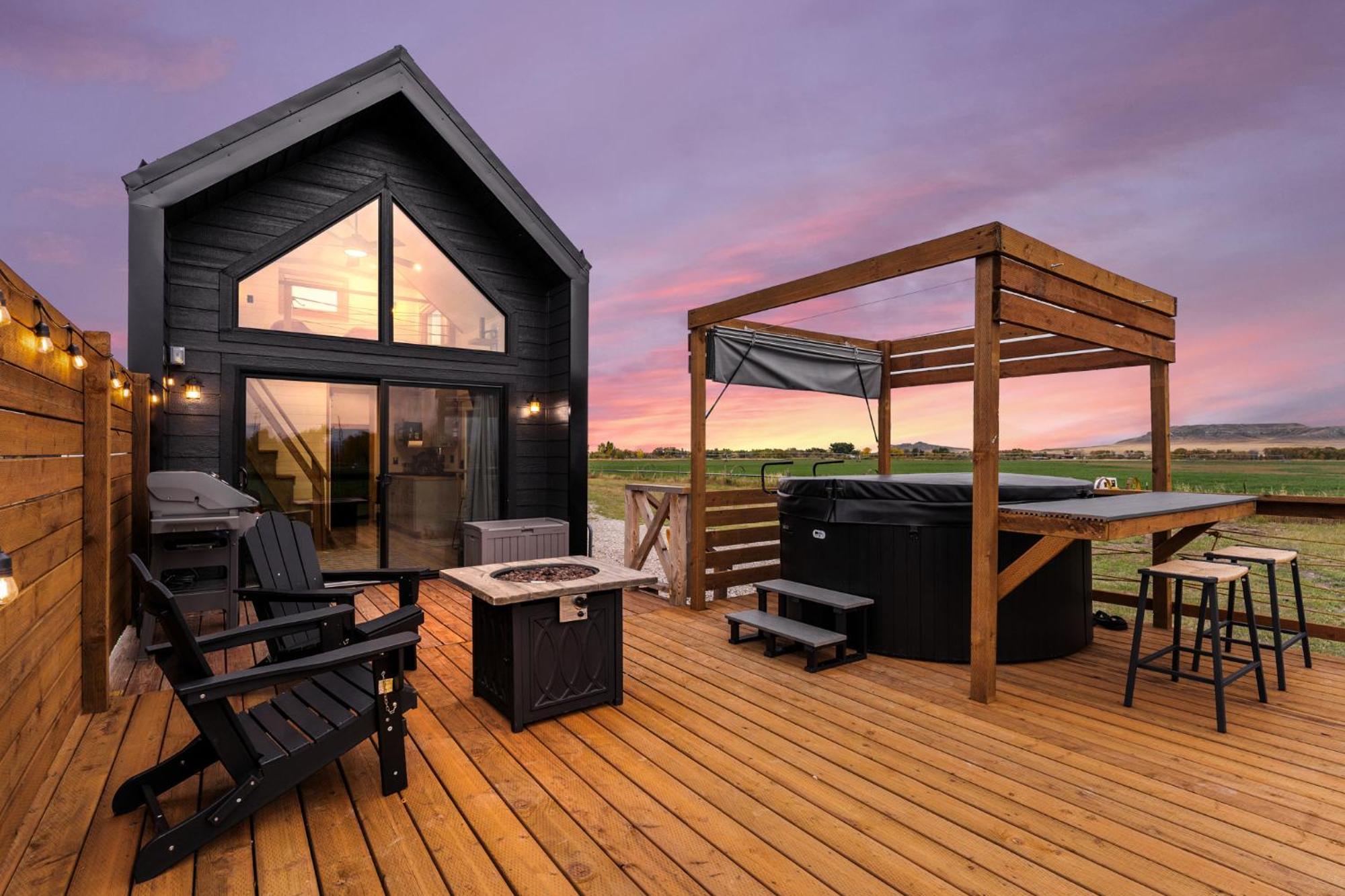 Modern Tiny Cabin, With Hot Tub In Choteau Mt Zewnętrze zdjęcie