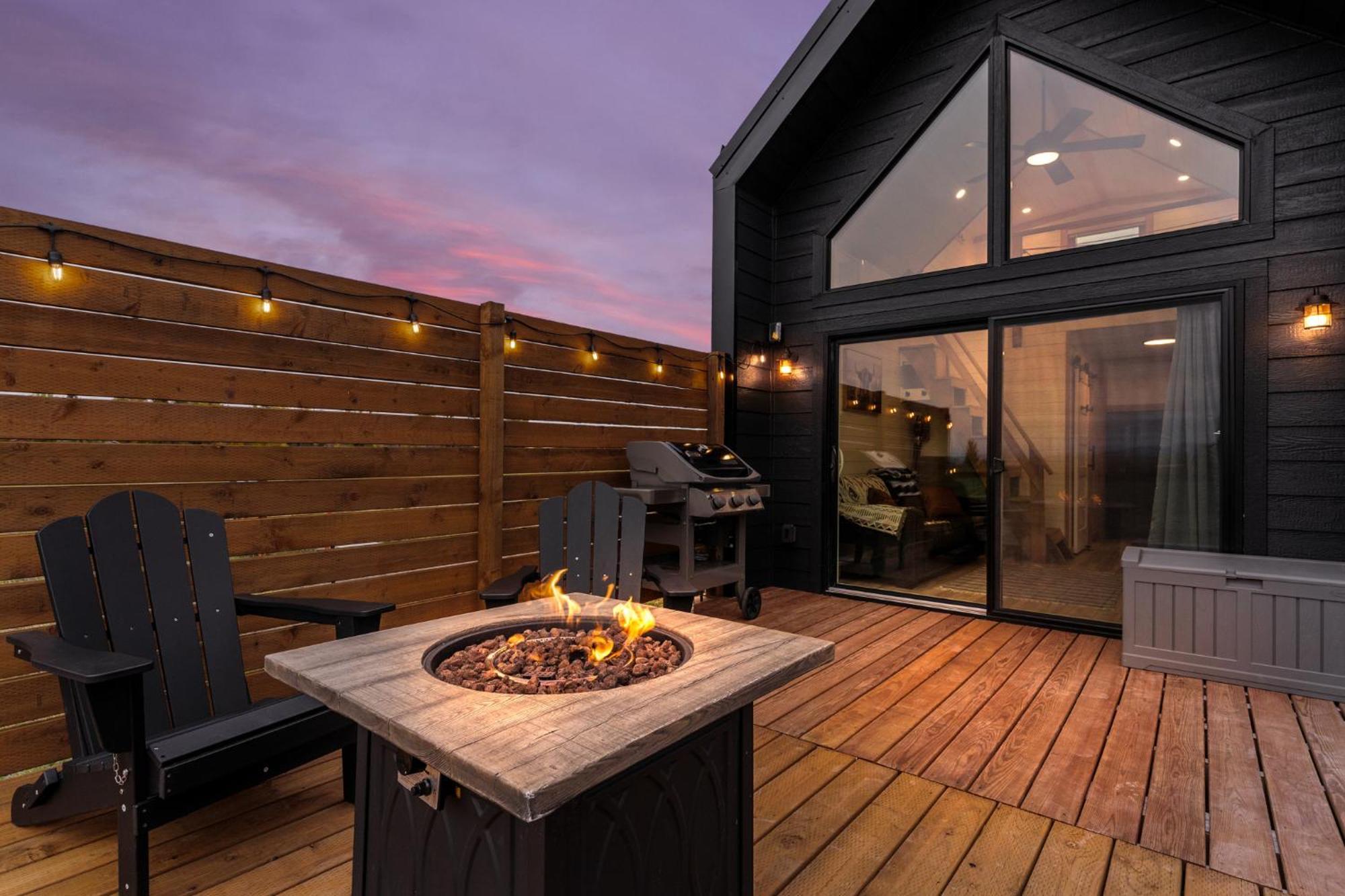 Modern Tiny Cabin, With Hot Tub In Choteau Mt Zewnętrze zdjęcie