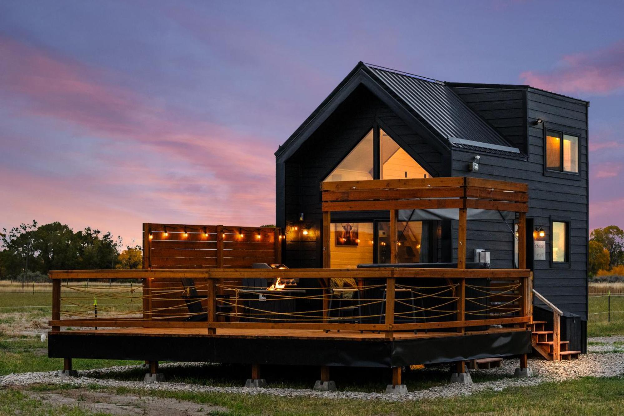 Modern Tiny Cabin, With Hot Tub In Choteau Mt Zewnętrze zdjęcie