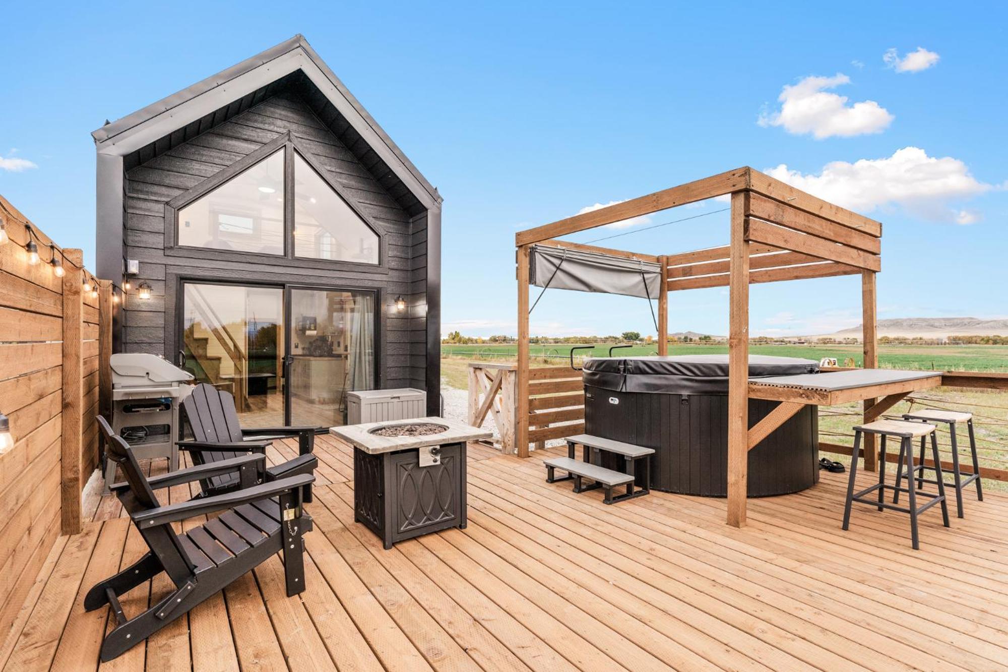 Modern Tiny Cabin, With Hot Tub In Choteau Mt Zewnętrze zdjęcie
