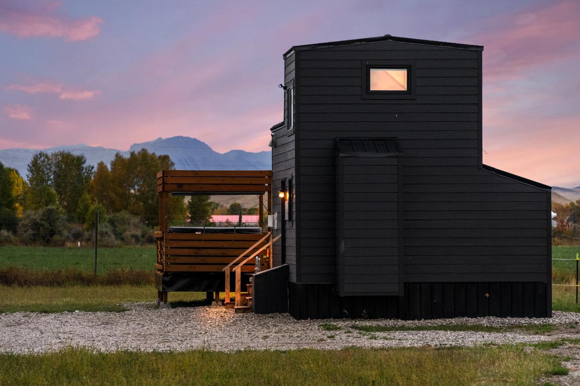 Modern Tiny Cabin, With Hot Tub In Choteau Mt Zewnętrze zdjęcie