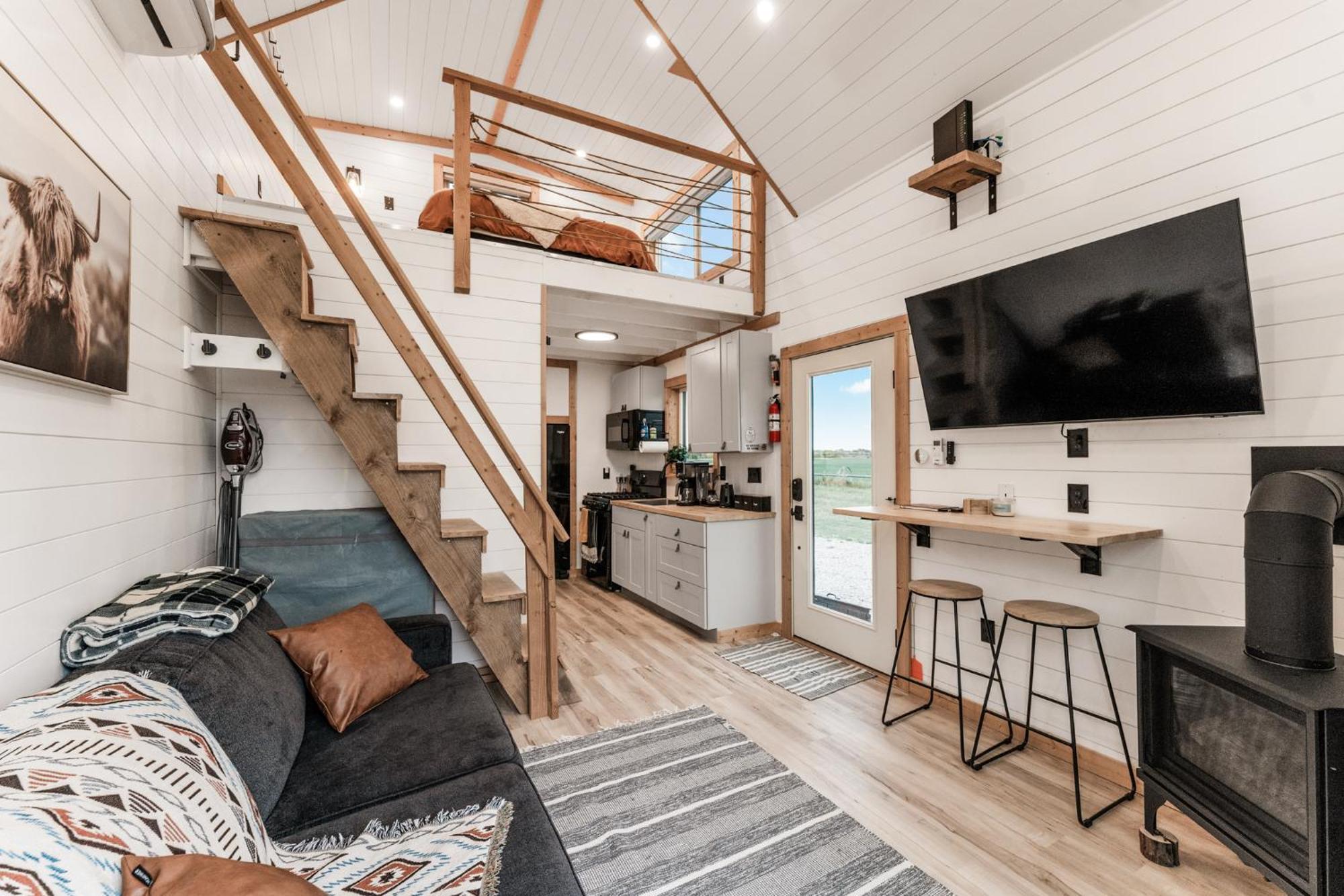 Modern Tiny Cabin, With Hot Tub In Choteau Mt Zewnętrze zdjęcie