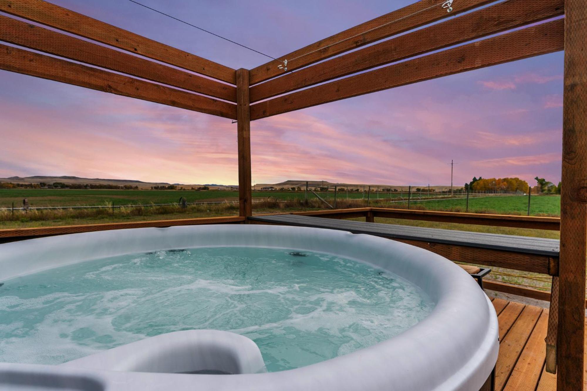Modern Tiny Cabin, With Hot Tub In Choteau Mt Zewnętrze zdjęcie