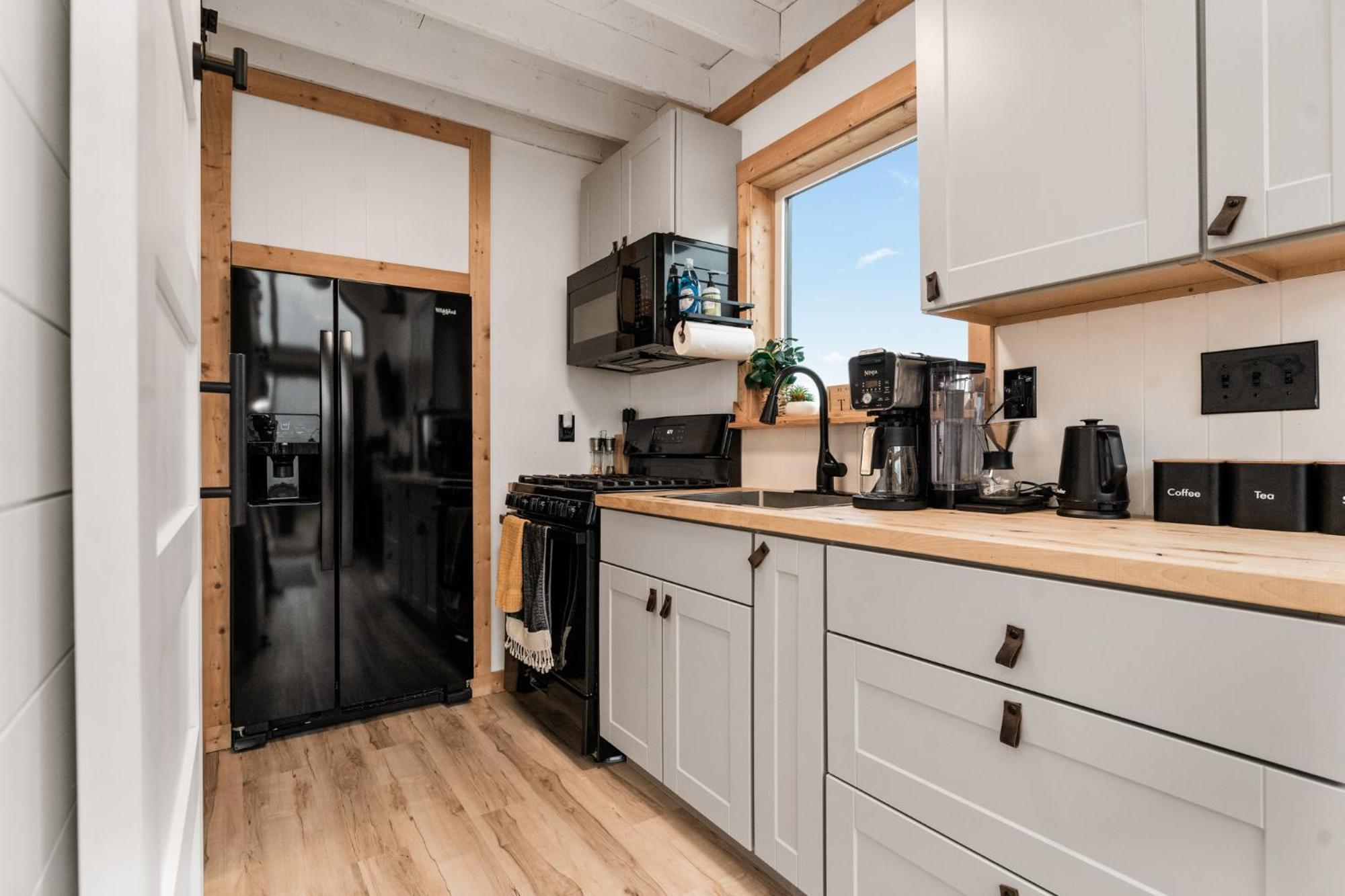 Modern Tiny Cabin, With Hot Tub In Choteau Mt Zewnętrze zdjęcie